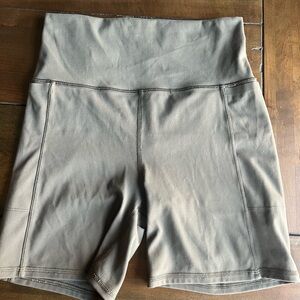 Vuori High-Waisted Olive Women's Shorts